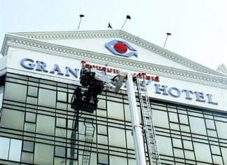 Workers remove a dangerous façade on the Grand Sole hotel in Pattaya, Feb. 24, as part of major renovation works at the establishment.